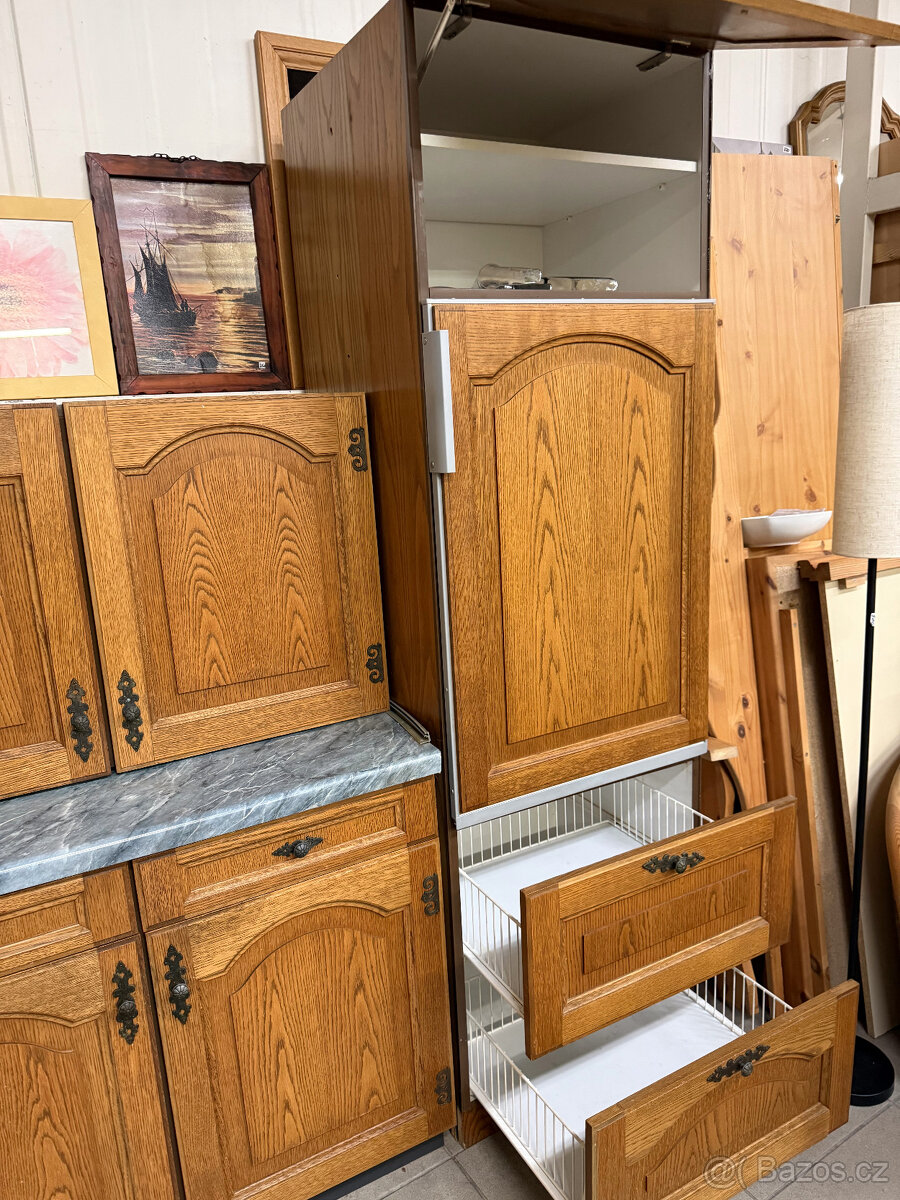 Dubová kuchyňská linka 370cm s lednicí - 11
