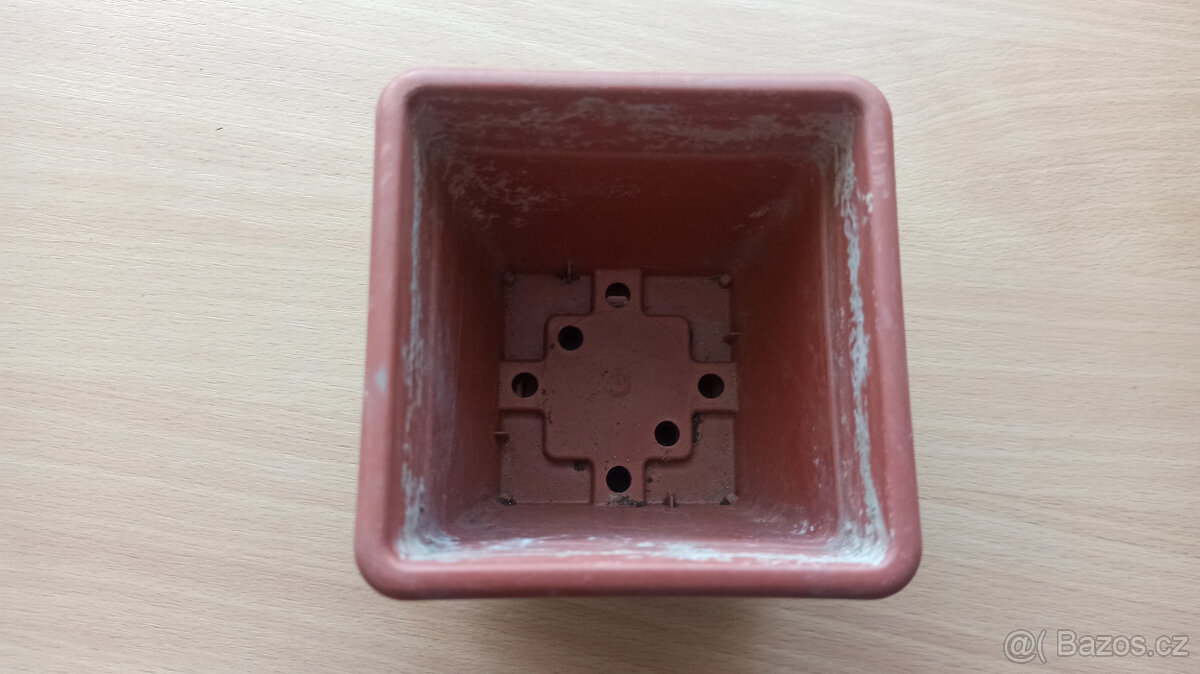 Plastové květináče podle seznamu a vyobrazení - 11