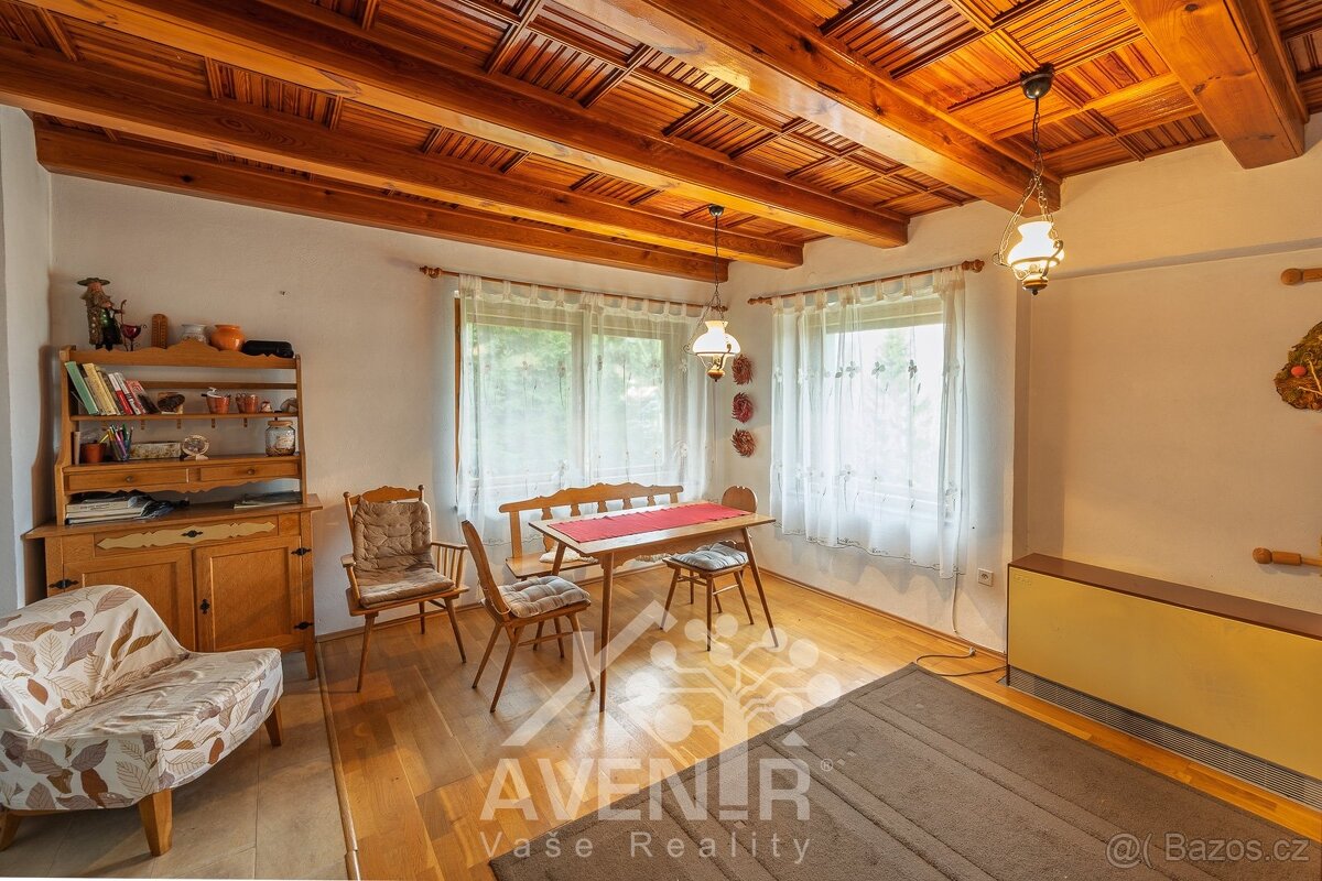 Prodej rodinného domu 5+1 + garáž a další místnosti 193 m², - 11