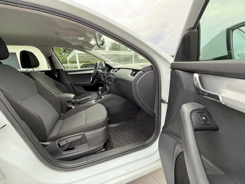 Škoda Octavia Combi, 4x4, 1,6 TDi - 11