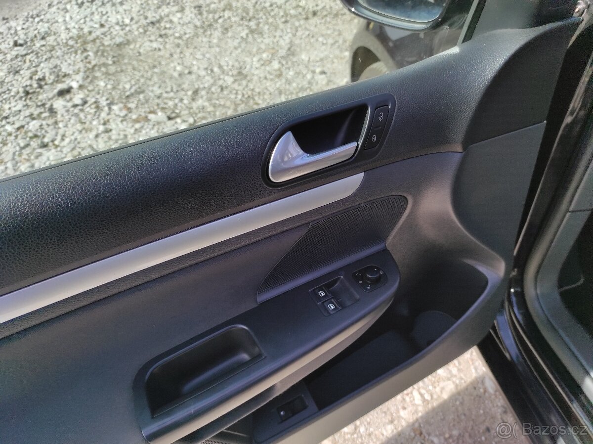 Volkswagen Golf V, UNITED, VELICE PĚKNÝ - 11