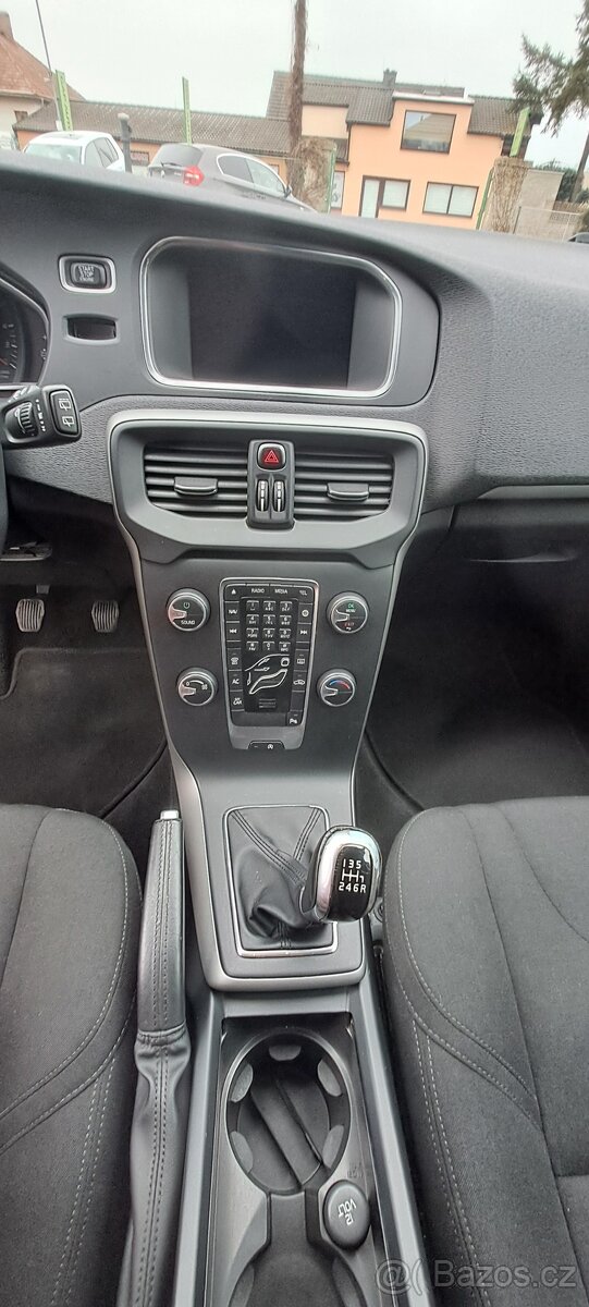 Volvo V40 2.0 D2 88kW NAVI - 11