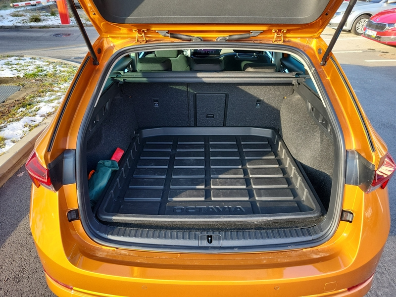 ŠKODA OCTAVIA 1.5 Tgi G-Tec 96kw CNG STYLE PLUS - 11