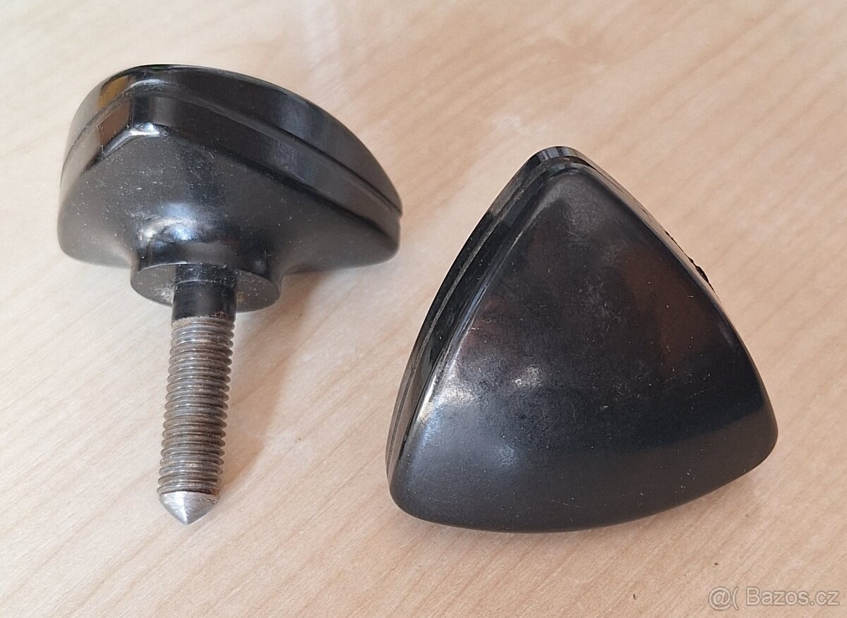 Prodám jídelní stůl, rohová lavice, ratanové dvojkřeslo - 11