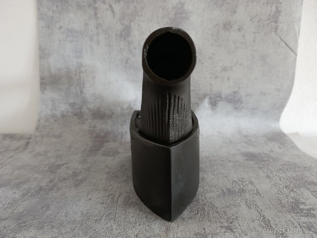 Stará velká orig. atypická žehlička s komínem. Krásná atyp - 11