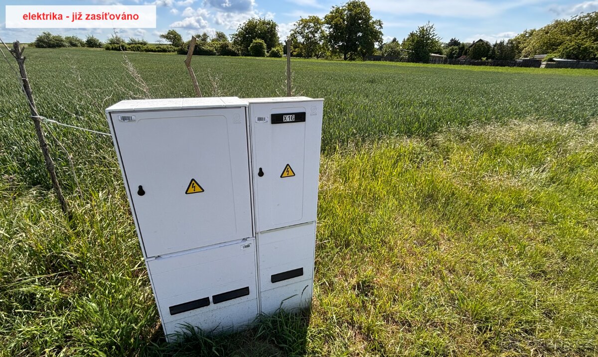 Stavební pozemek k bydlení (možné okamžitě začít stavět) - 11