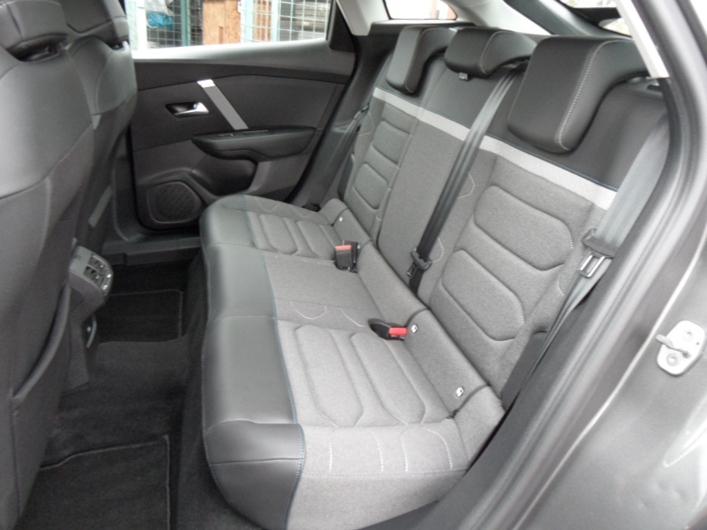 Citroen C4 1.2 PureTech,81kw,plná výbava,naj.105000km - 11