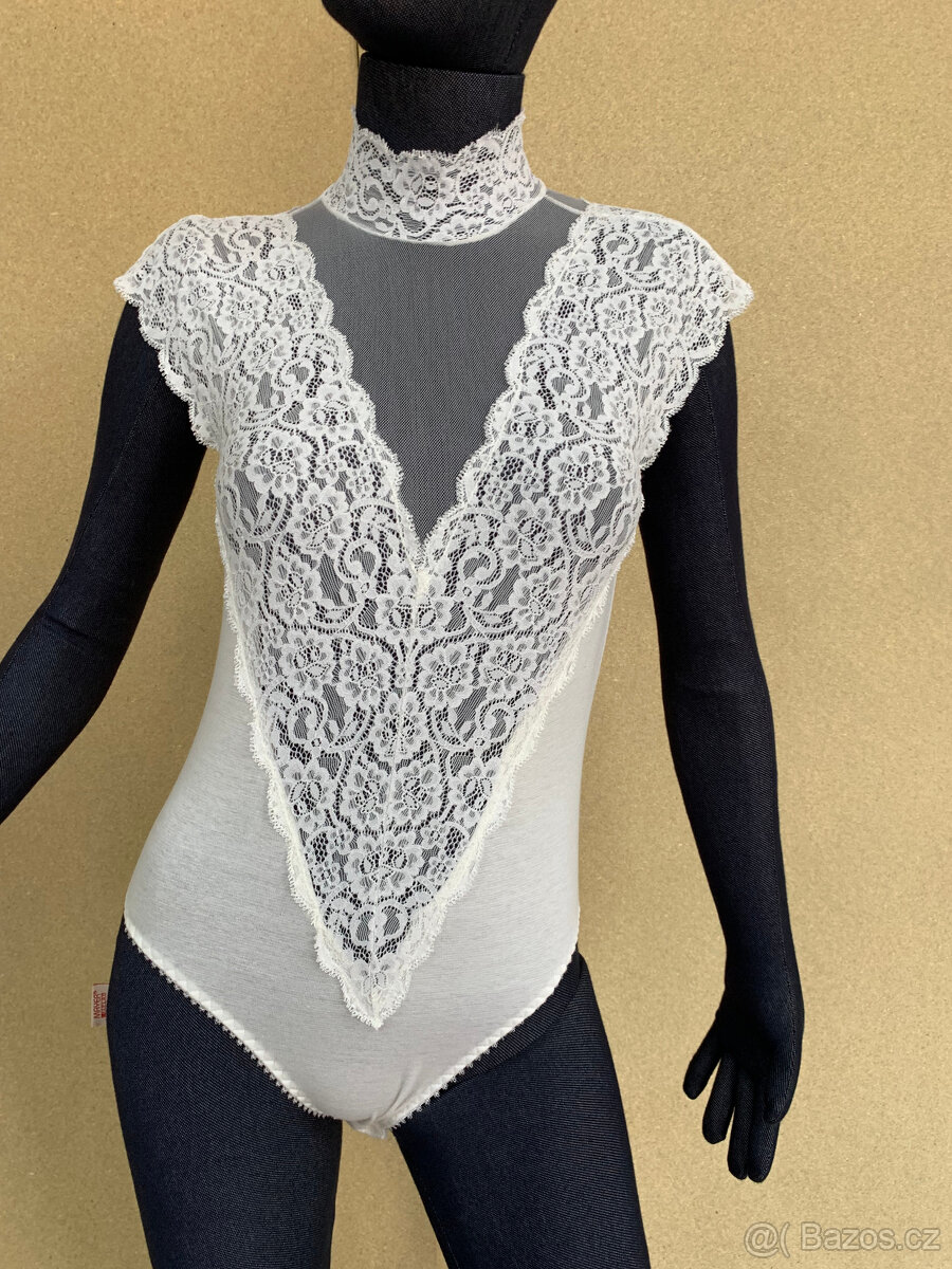 Dámské oblečení - háčkovaný top s korálky - 11