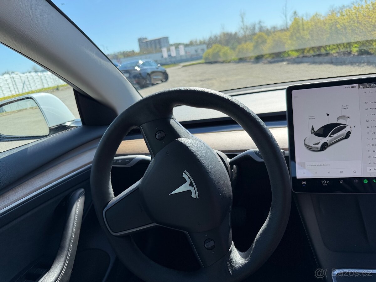 Tesla Model 3 Long Range AWD - 11