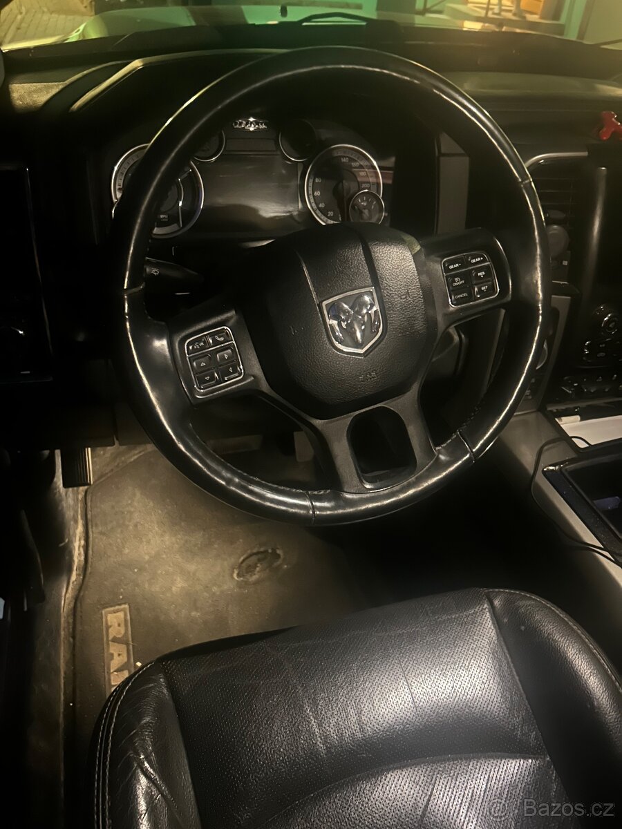 Dodge ram 1500 rok 2015 - 11