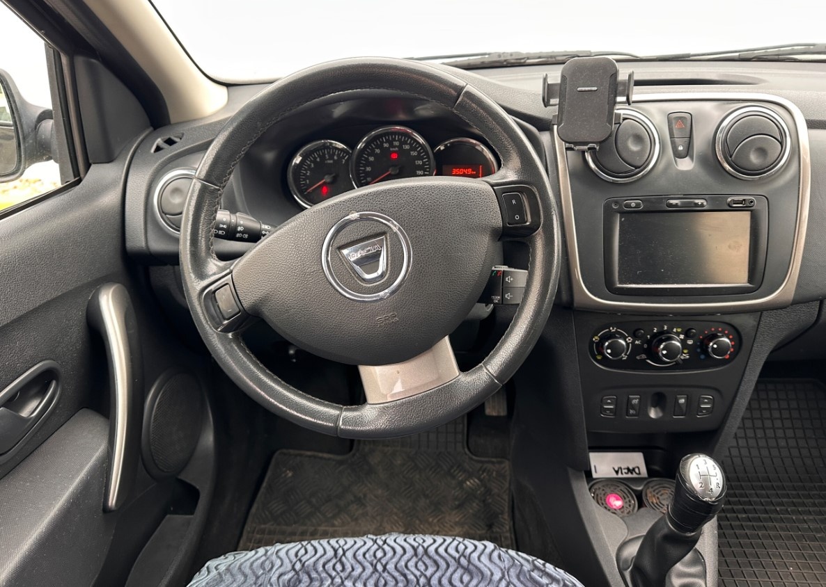 Dacia Logan 0.9 / 66 kW, rok 2013, benzín, manuál, černá - 11