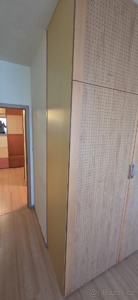 Ložnice - postel, skříň, toaletni stolek - 11