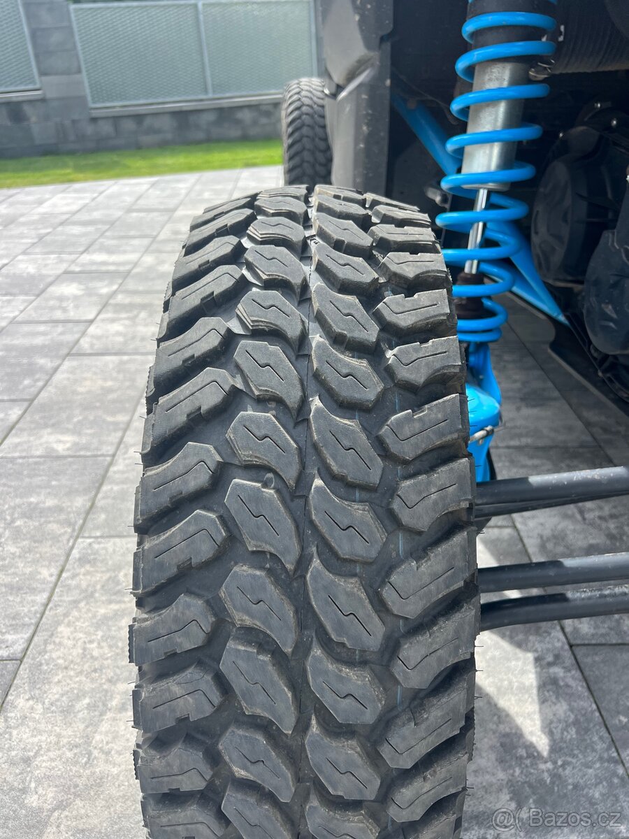 CAN AM Maverick X3 Turbo RC - 11