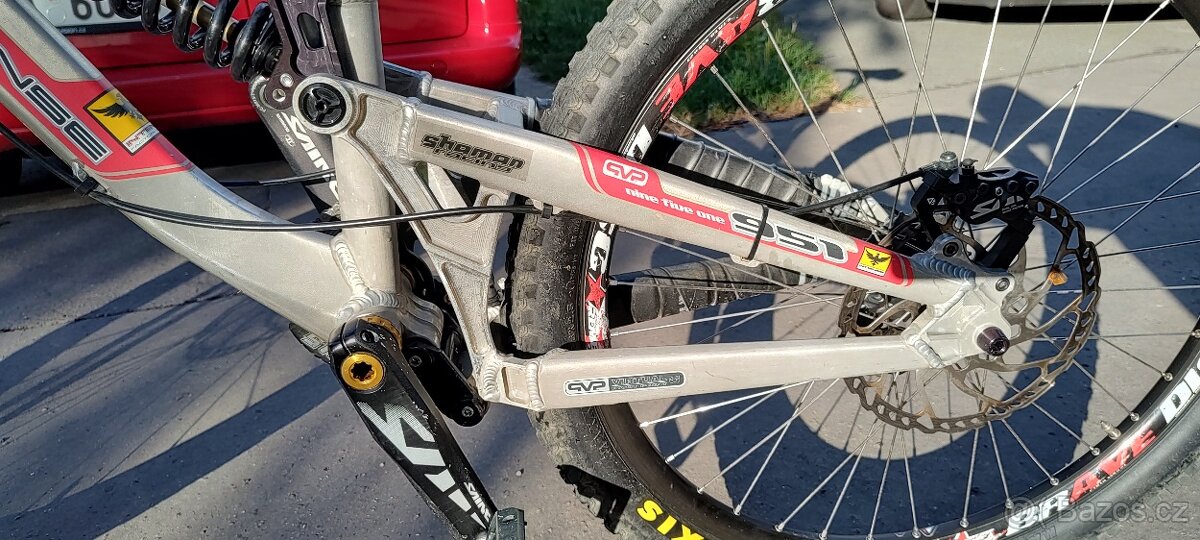 Prodám sjezdové kolo Intense 951 - 11