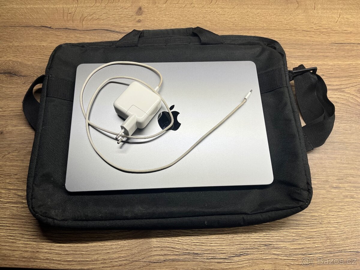 Apple MacBook Air 13.6" (2022) s čipem M2 - 11
