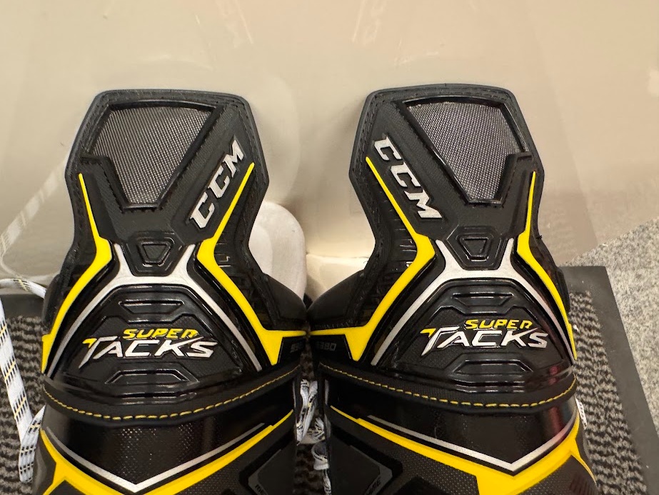 BRUSLE CCM SUPER TACKS 9380, VEL. 43/8 D - 11