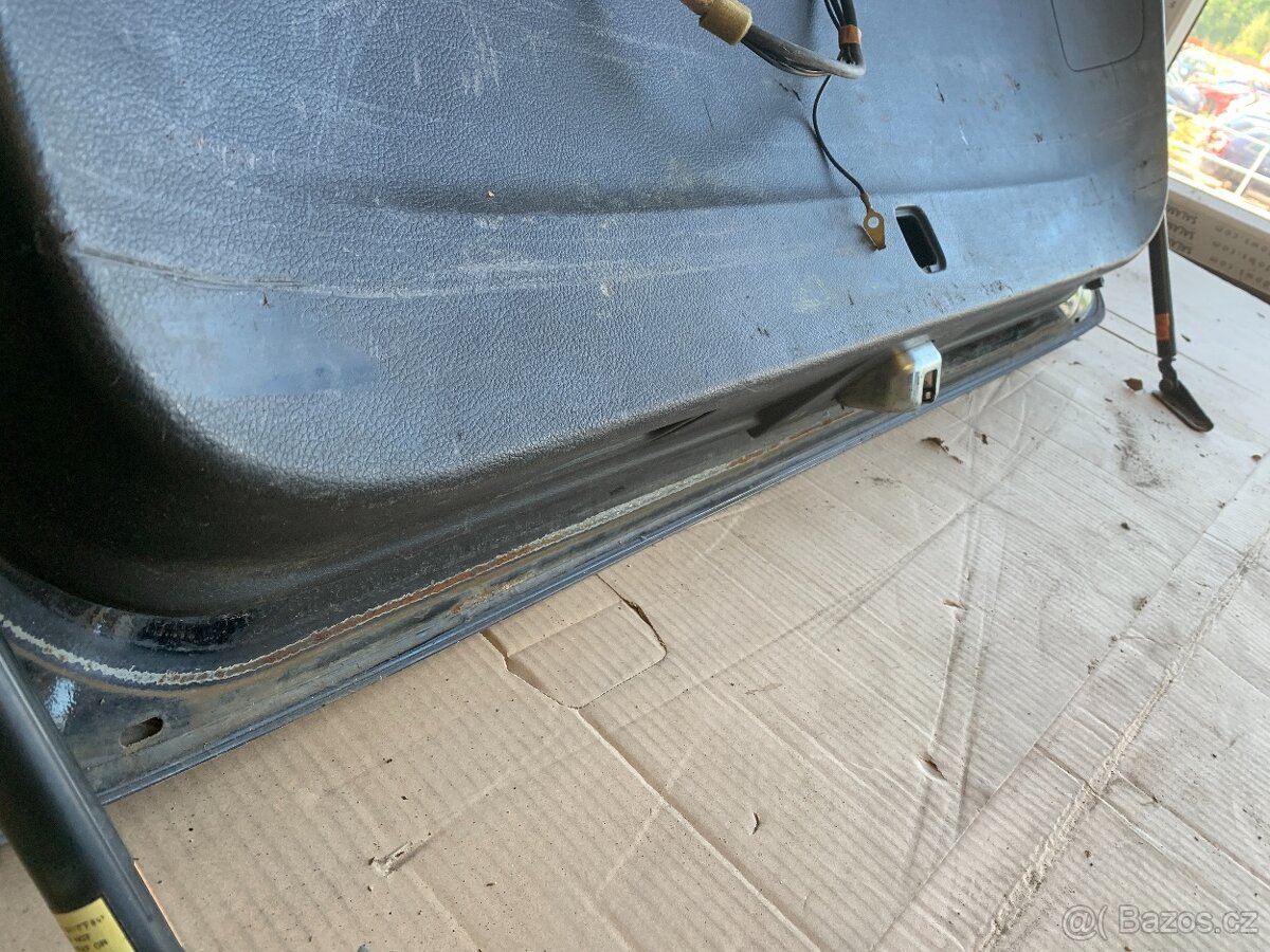 Subaru Outback 2009-2015, zadní 5. dveře - 11