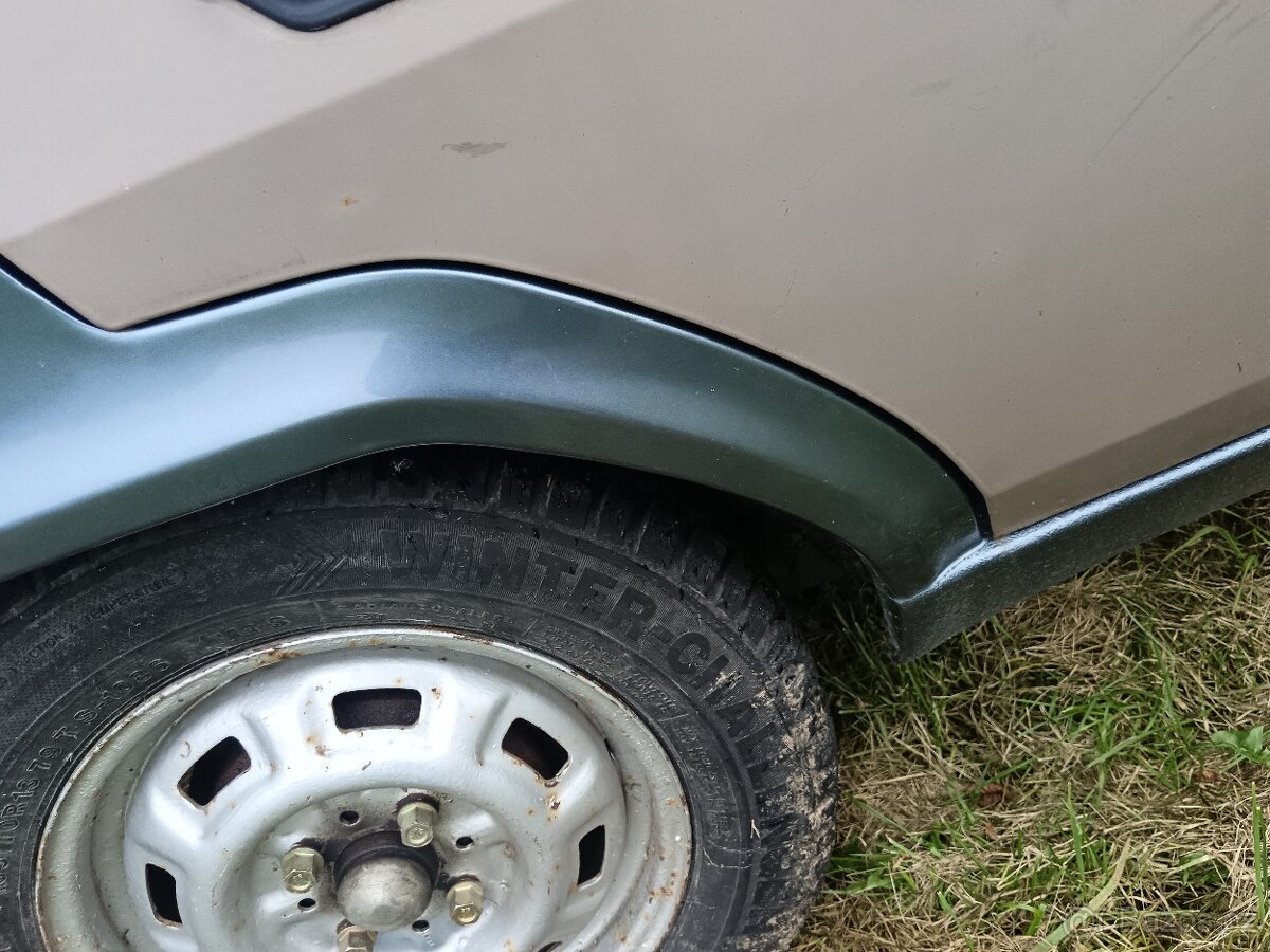 Favorit r.v.1990 karbec pekny stav HP sporting - 11