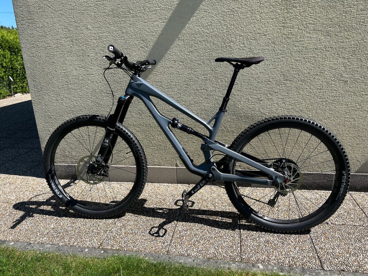 Prodám celoodpružené kolo YT jeffsy POSEZÓNNÍ SLEVA - 11