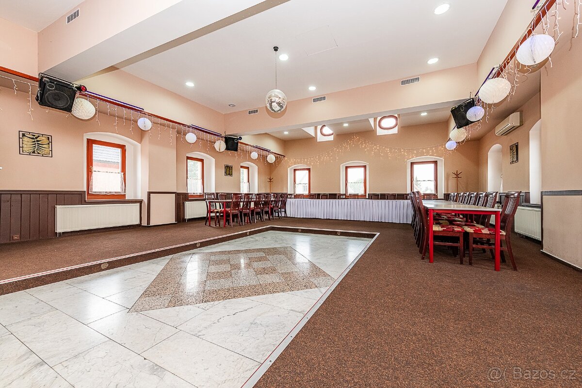 Prodej zavedeného motorestu s ubytováním, sálem a prodejnou - 11