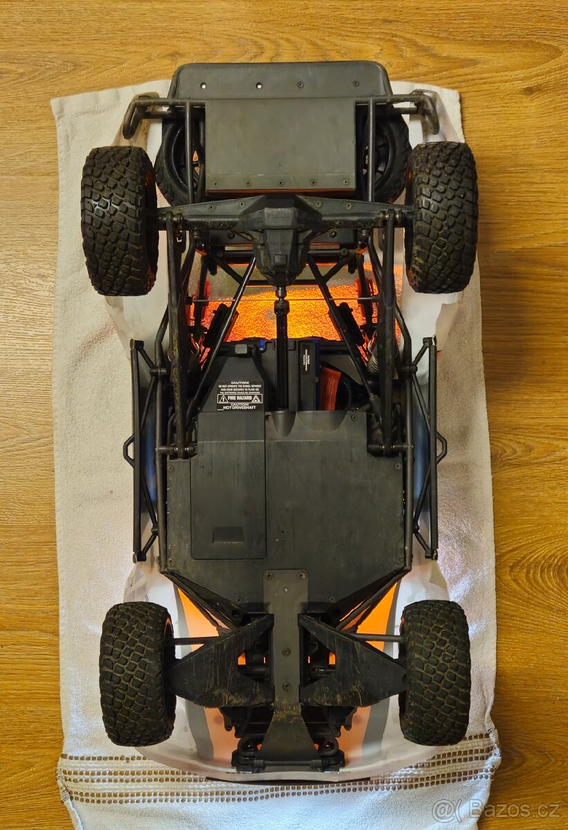 Traxxas UDR 1:8 REZERVOVÁNO DO 29.11. - 11