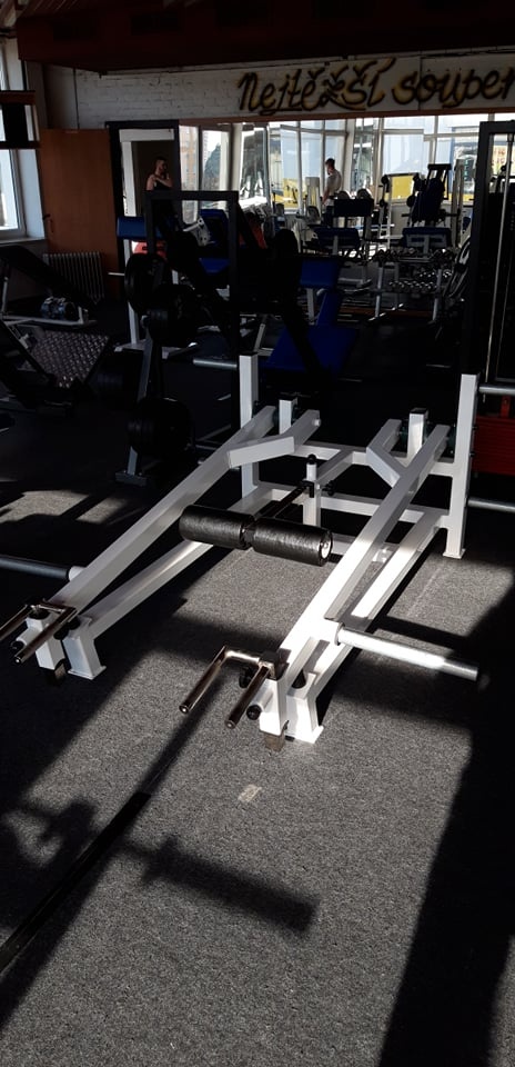 Posilovací stroje typu Hammer - 11