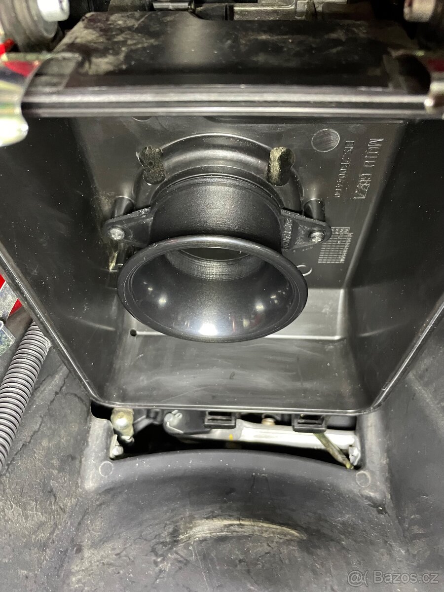 Moto Guzzi V85TT velocity stack - 11