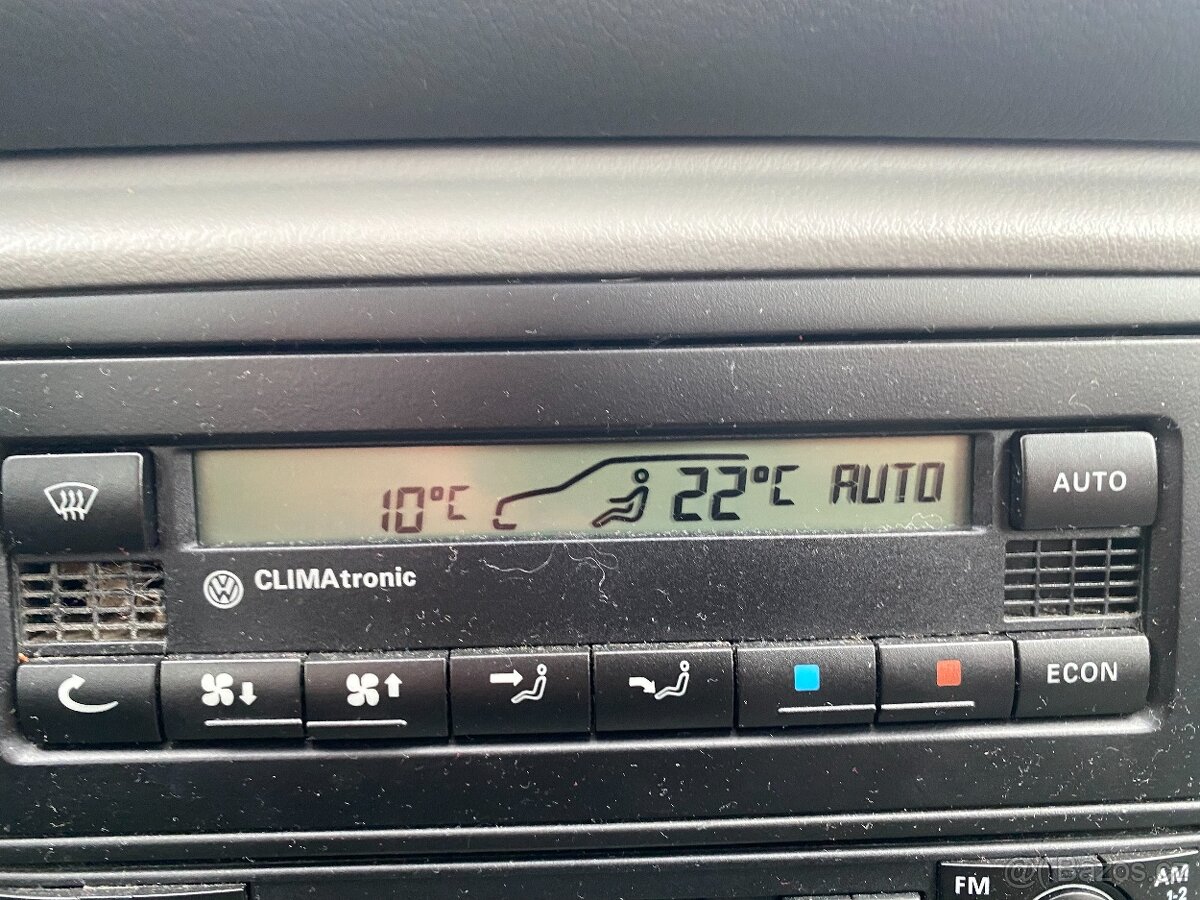 VW Passat 1,6 MPi Výhřev, Nosič, Aut. Klima - 11