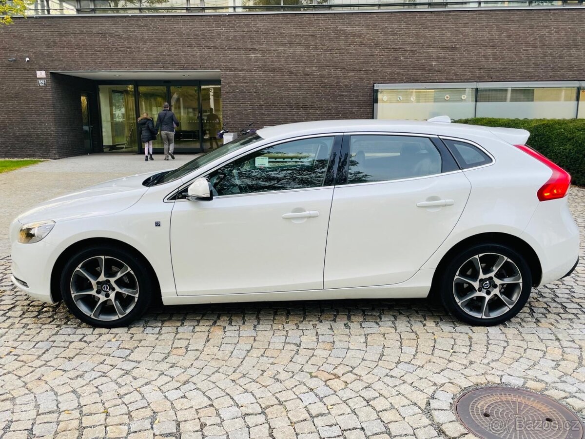 Volvo V40 2.0i T3 MANUÁL OCEAN RACE VÝHŘEV SERVISKA - 11