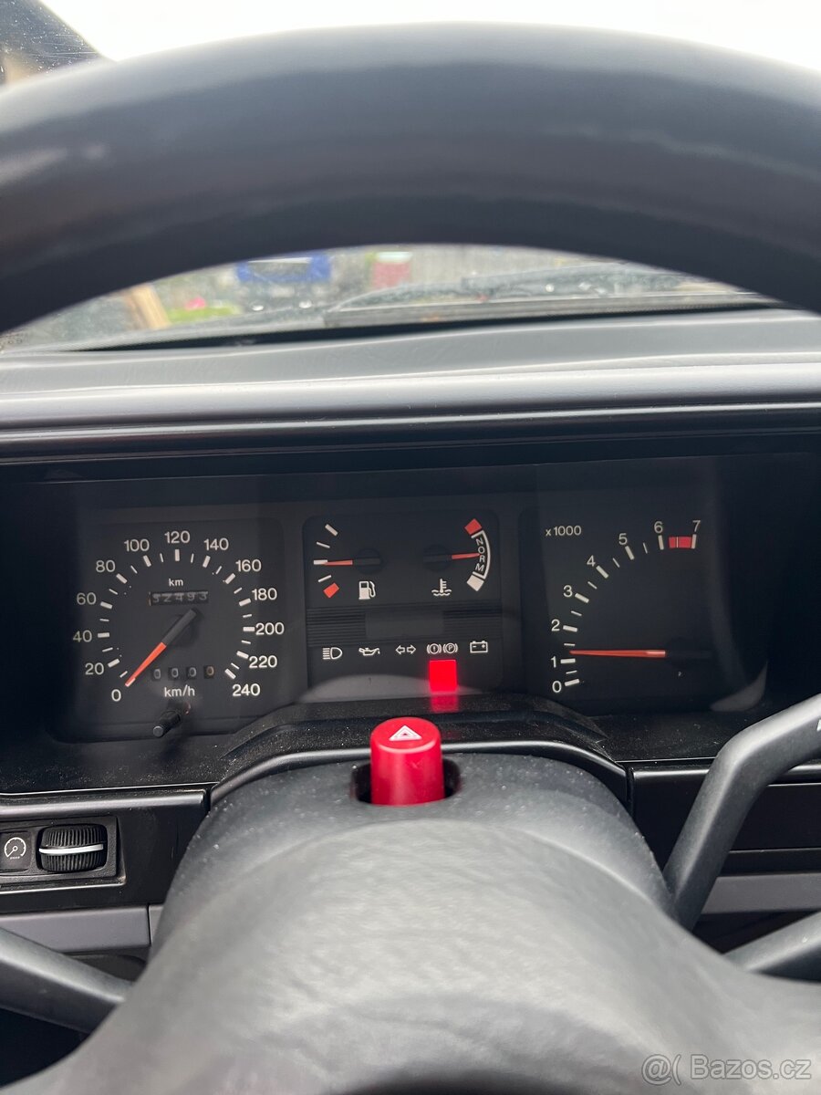 Ford Sierra 1.6i CLX - 11