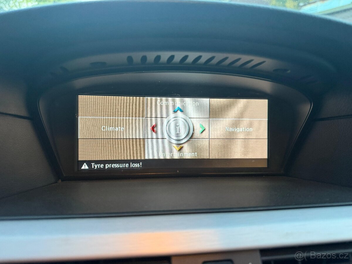 BMW 535d e61, Čr, 2. majitel, kombi, panorama atd - 11