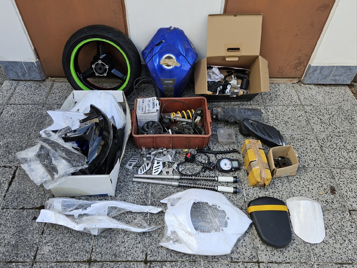 Suzuki GSX-R 750 K7 Stunt - 11