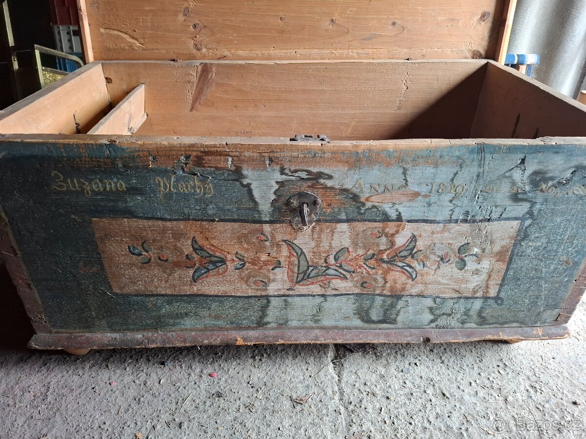 Starožitná dřevěná truhla - 11