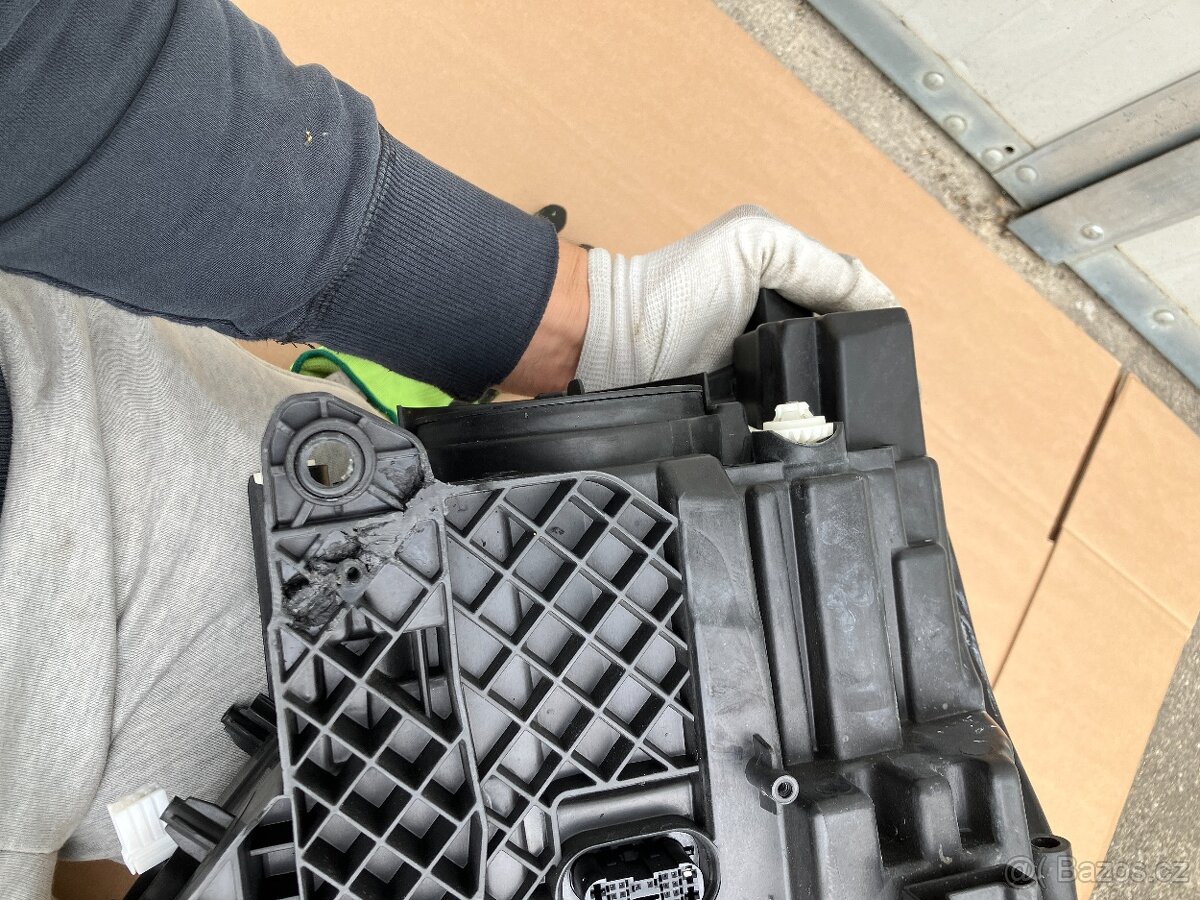 xenon xenon svetlo skoda superb iii 3 pravy B - 11