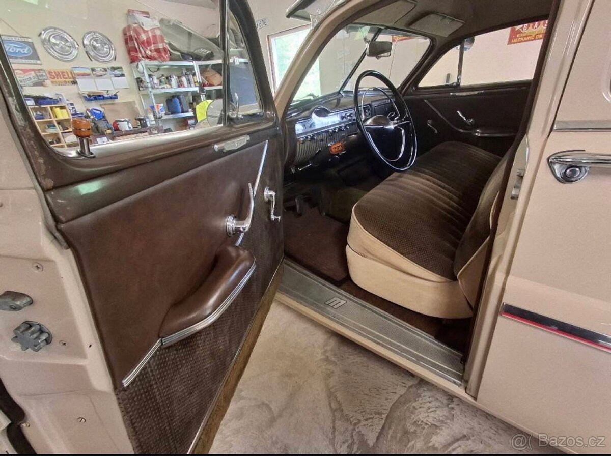 1950 Mercury Eight Sport Sedan - 11