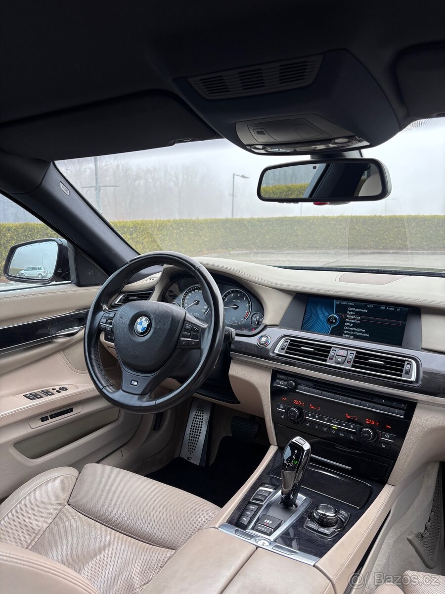 BMW 750i xDrive M-paket F01 - 11