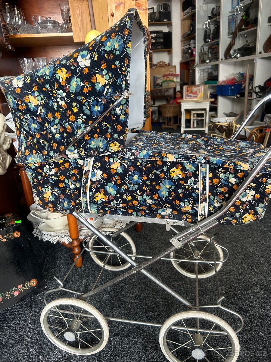 Retro kočárek pro panenky - 11