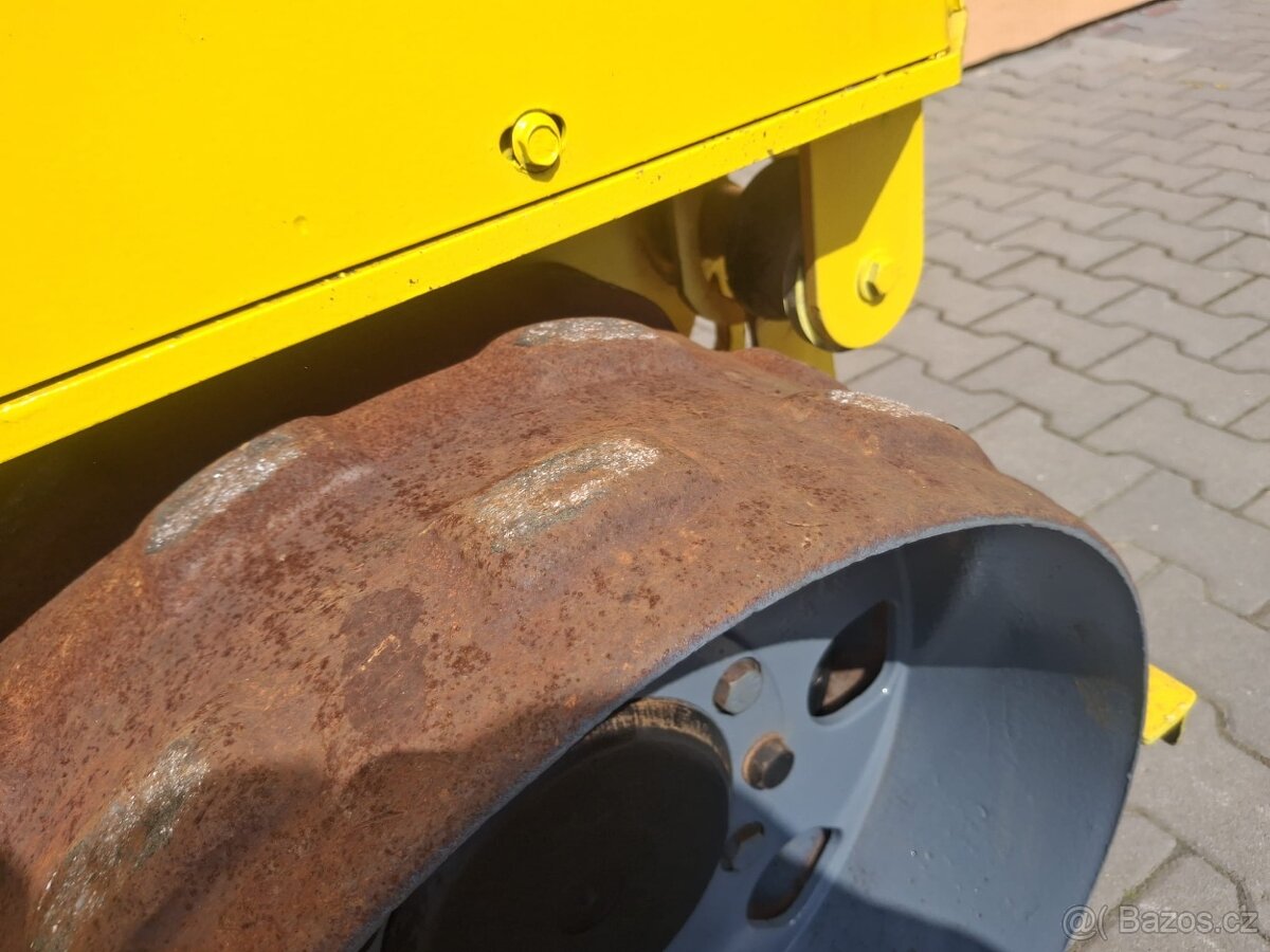 Vibrační válec RT820 - 11