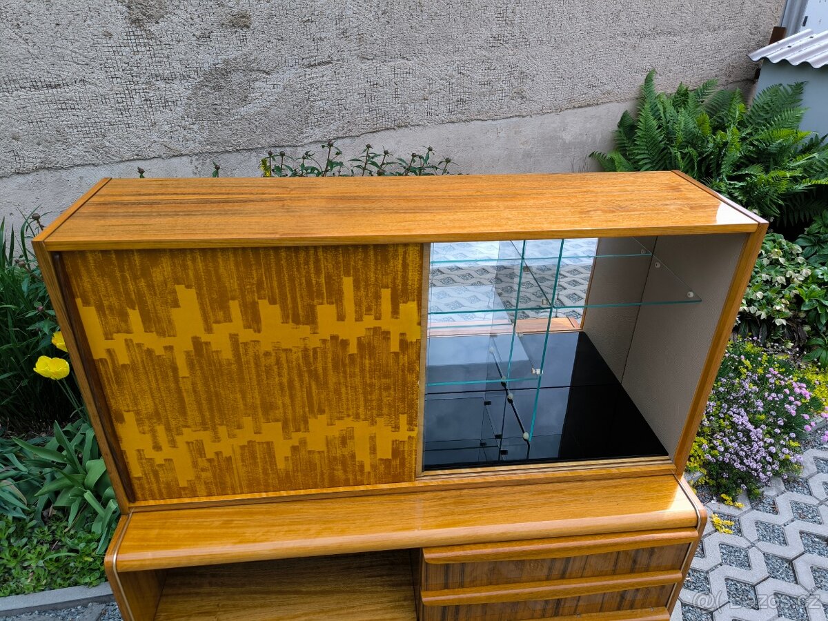 Sekretář, vitrína Jitona - Landsman a Nepožitek - 60. léta - 11