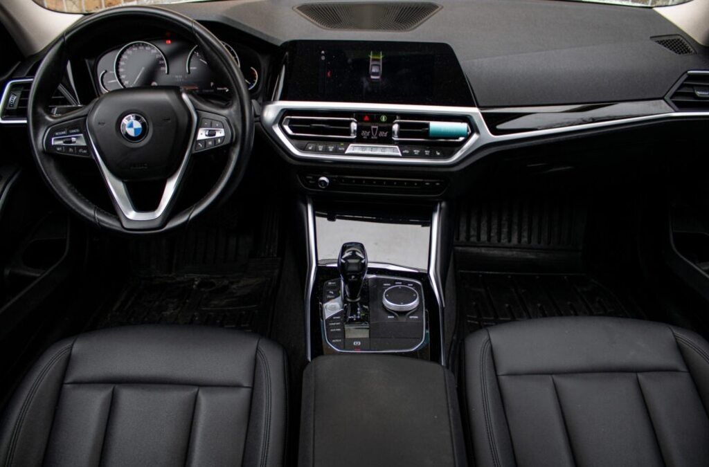 BMW Rad 3 320d Advantage A/T RWD - 11