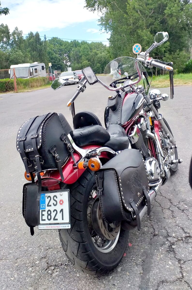 Suzuki Intruder VS 1400 - 11