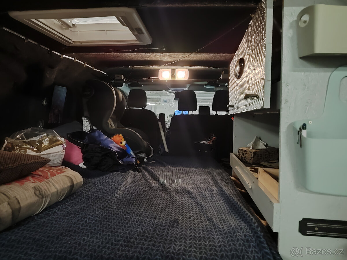 Ford Transit Custom campervan 2016 spaní, výbava, 114 kW - 11