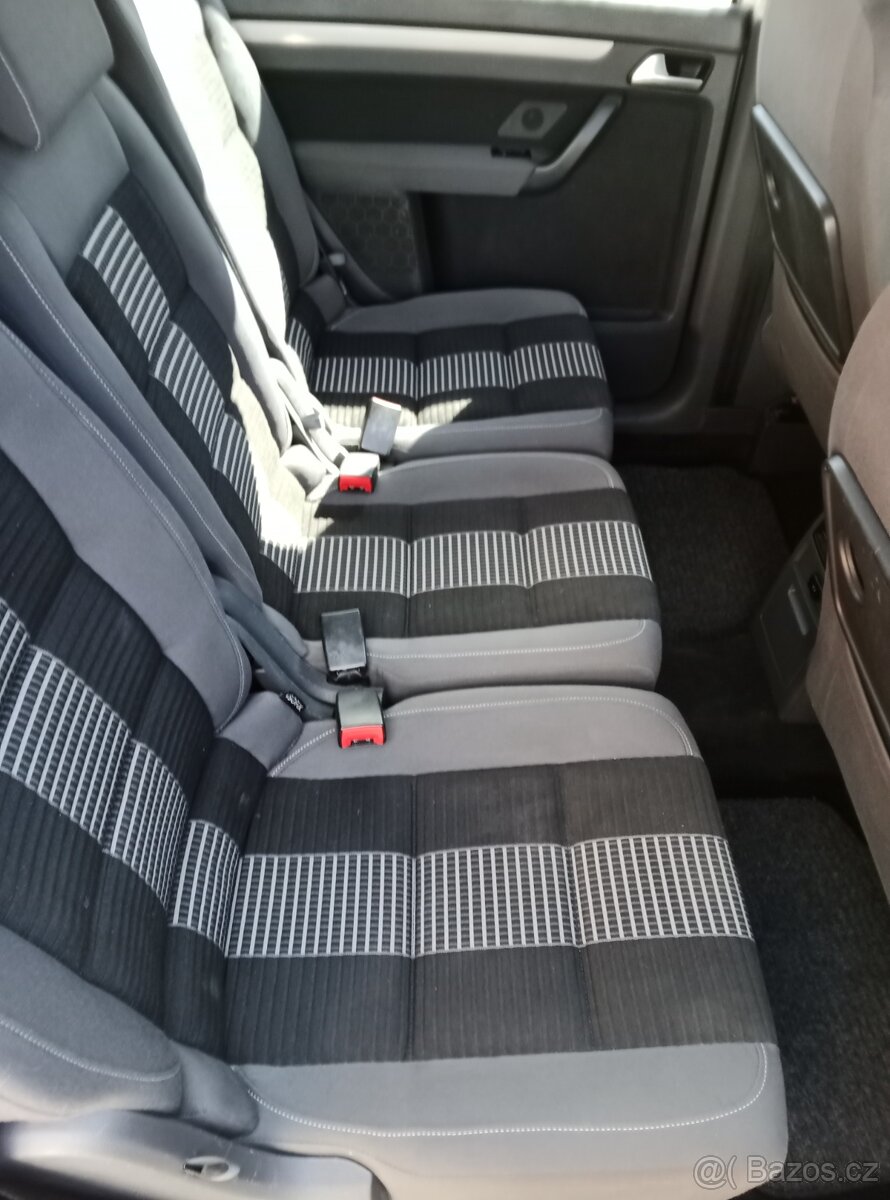 Volkswagen Touran - 11