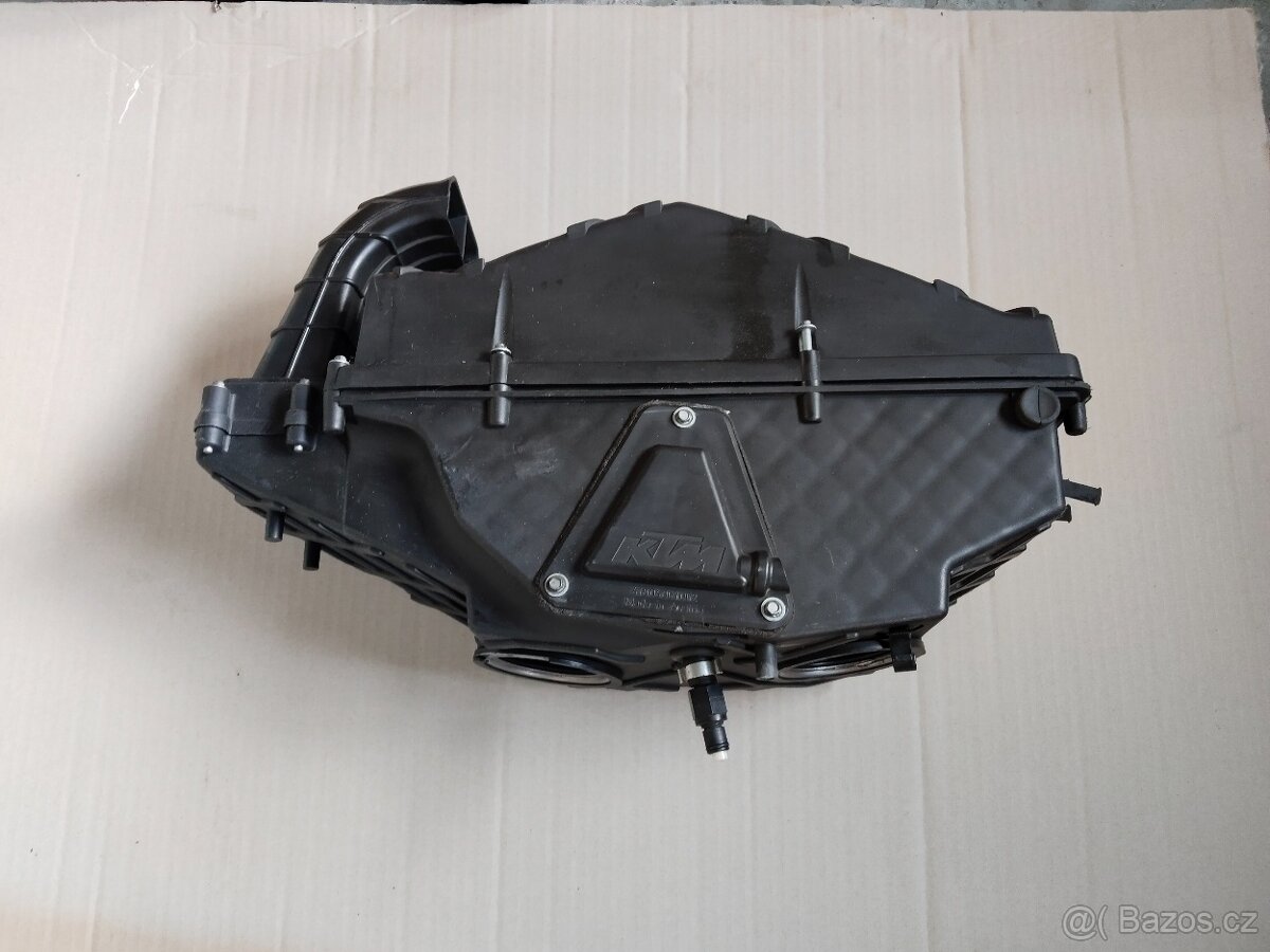 KTM 990 SUPER DUKE na dily - 11