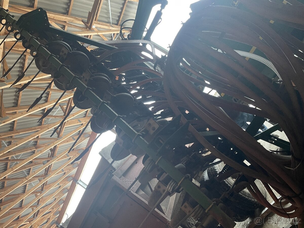 Secí stroj John Deere 740A - 11