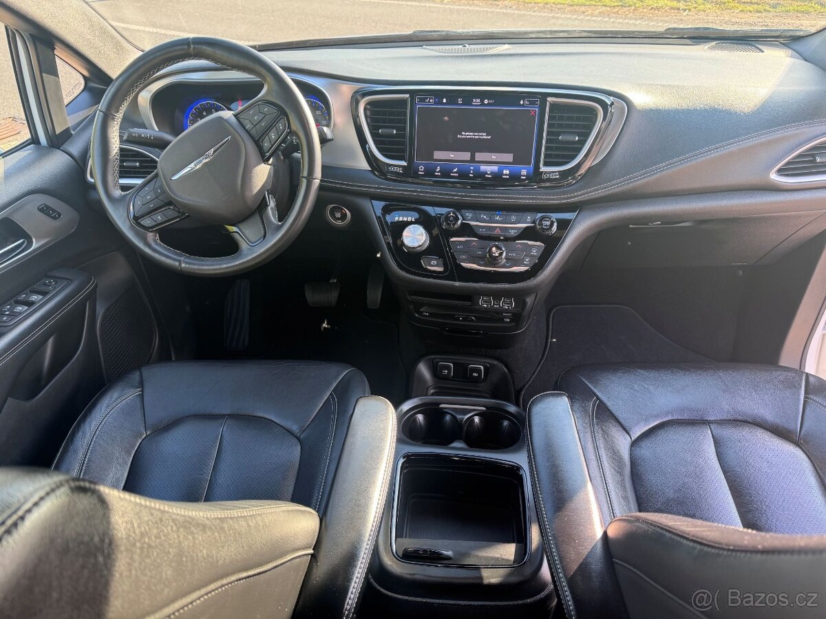 Chrysler Pacifica 3,6 Limited DVD Čočka 2021 DPH - 11
