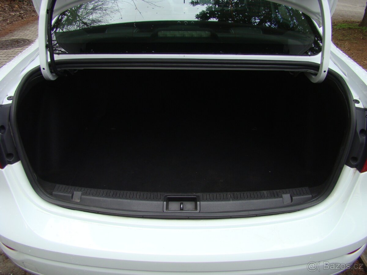 Renault Fluence 1.6i 16v KLIMA - 11
