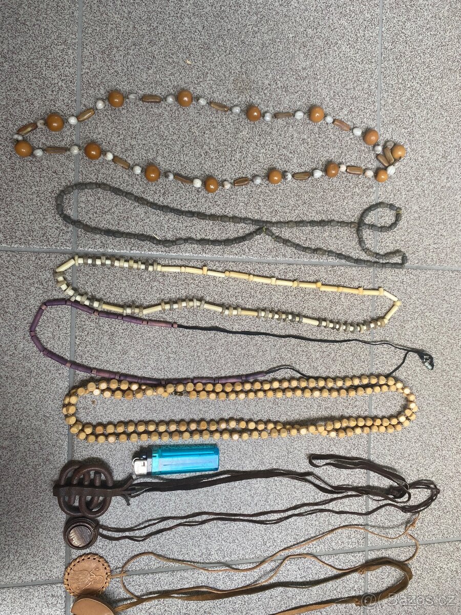 Mix bižuterie, přivedli z kůže, korálů… - 11