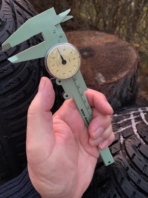 Prodám 4 ks zimních pneu Kleber Krisalp HP 3, 195/65 R15 - 11