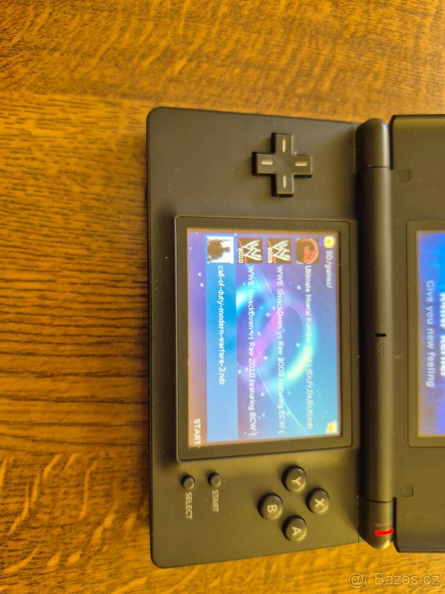 Nintendo DS Lite s příslušenstvím. - 11